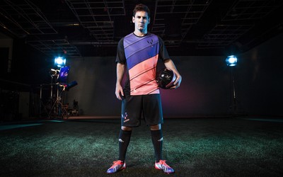 乐竞体育热评-乌克兰队这脚世界波绝了