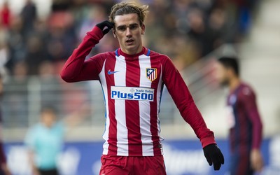 乐竞体育动态-伊尼戈·马丁内斯和佩德里赛后拥抱暖心