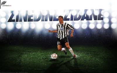 乐竞体育快讯-卡马文加和恩里克的战术